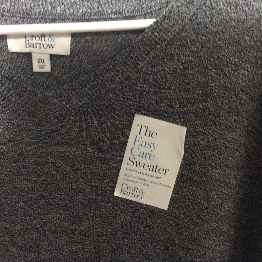 Men’s V Neck Sweater - Picture 2 of 3